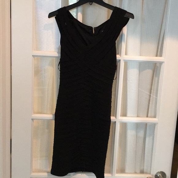Black fitted ribbed dress - Picture 1 of 4